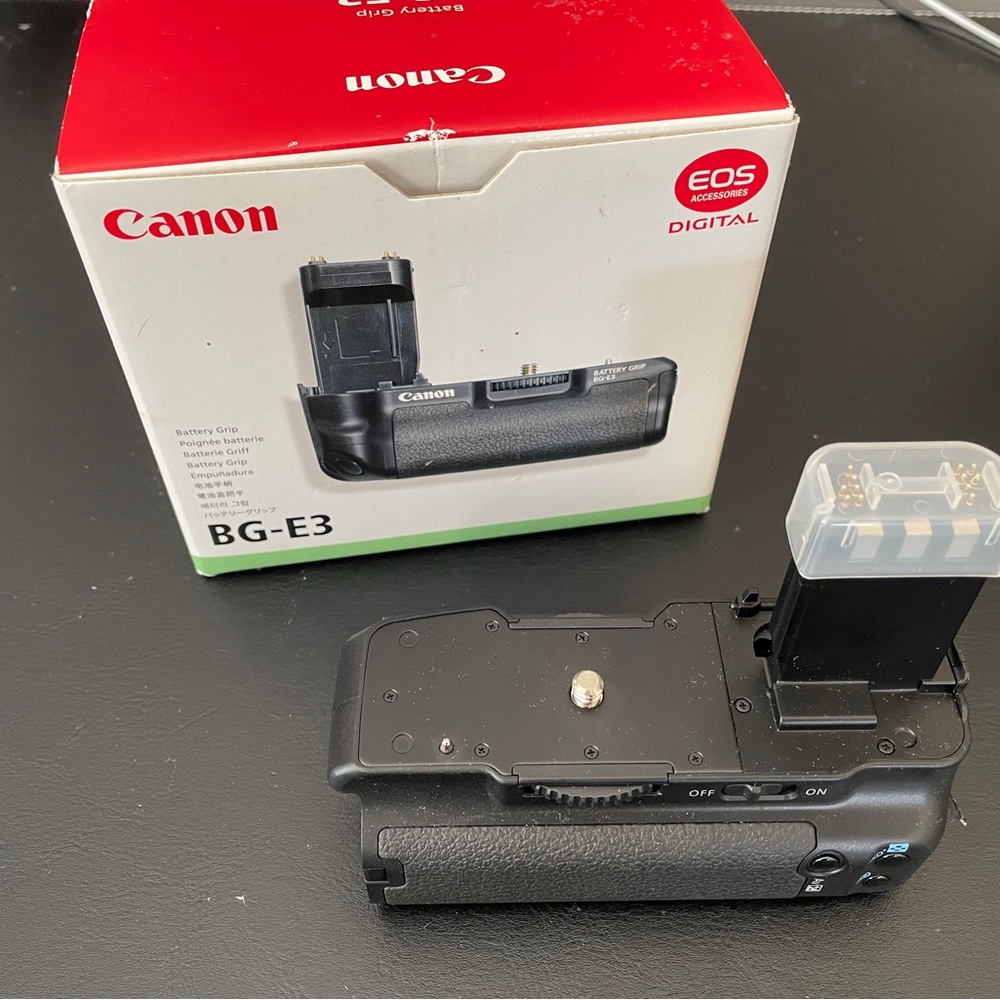 Canon Battery Grip - Picture 3 of 5